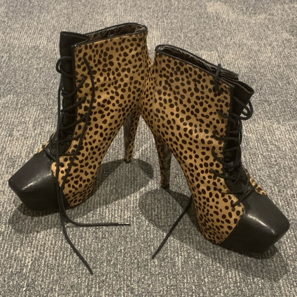 Vintage Betsey Johnson Leopard Print Lace-Up Ankle Boots